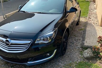Opel Insignia 182.000 km 6.799 &euro; Salzkotten 33154