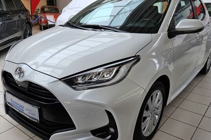 Toyota Yaris 14.300 km 18.890 &euro; Paderborn 33104