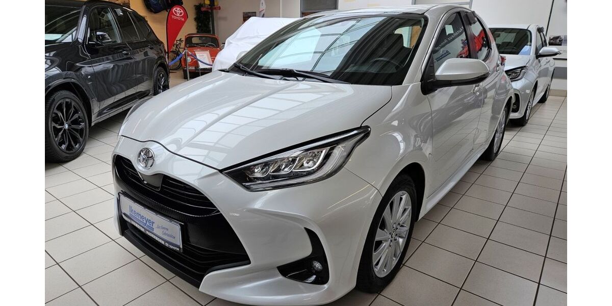 Toyota Yaris 14.300 km 18.890 &euro; Paderborn 33104