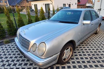 Mercedes-Benz E 200 145.000 km 1.500 &euro; Büren 33142