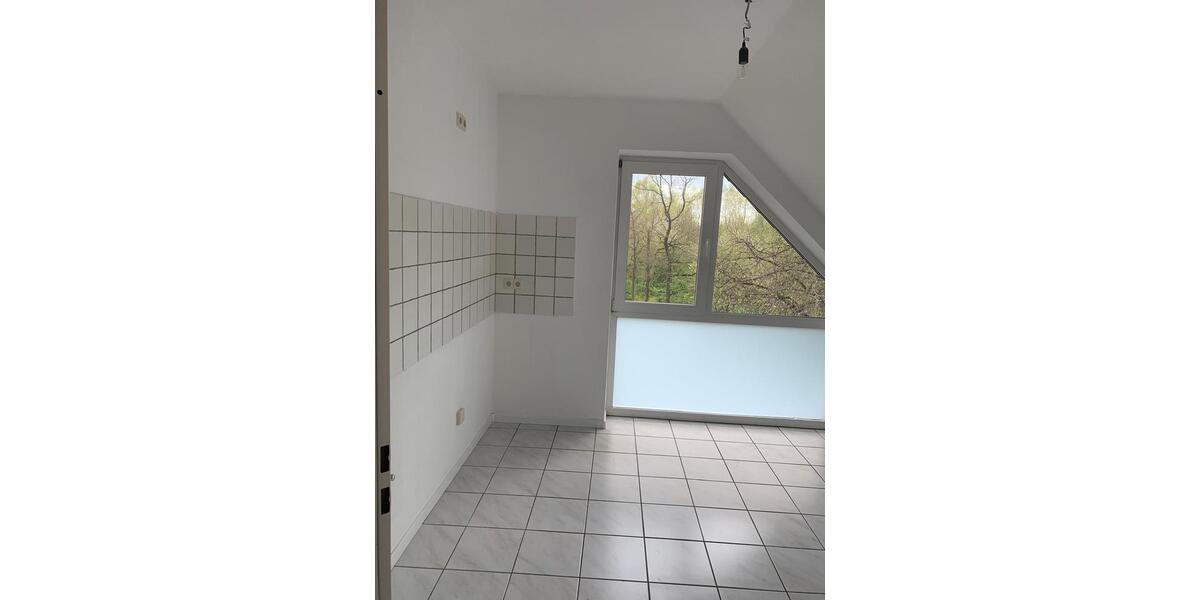 Dachgeschoßwohnung Paderborn - 2.5 Zimmer, 81 m&sup2;, 700&euro; | Angebot:25232962