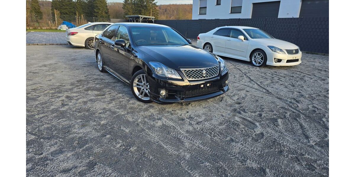 Toyota Crown 129.300 km 18.990 &euro; Büren 33142