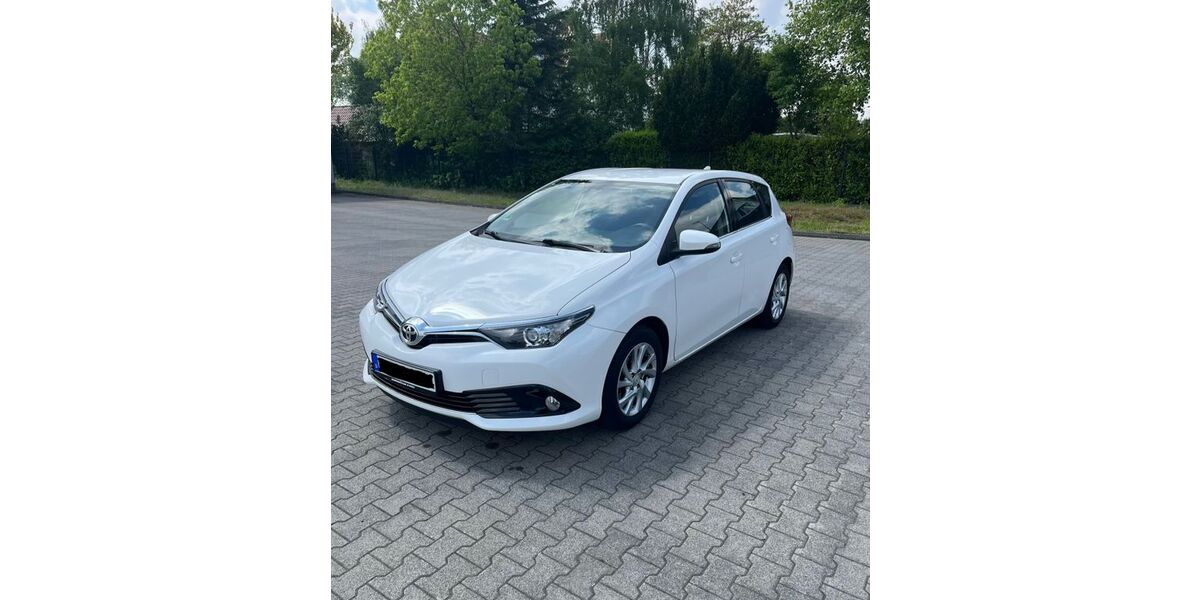 Toyota Auris 162.000 km 8.100 &euro; Gütersloh 33334
