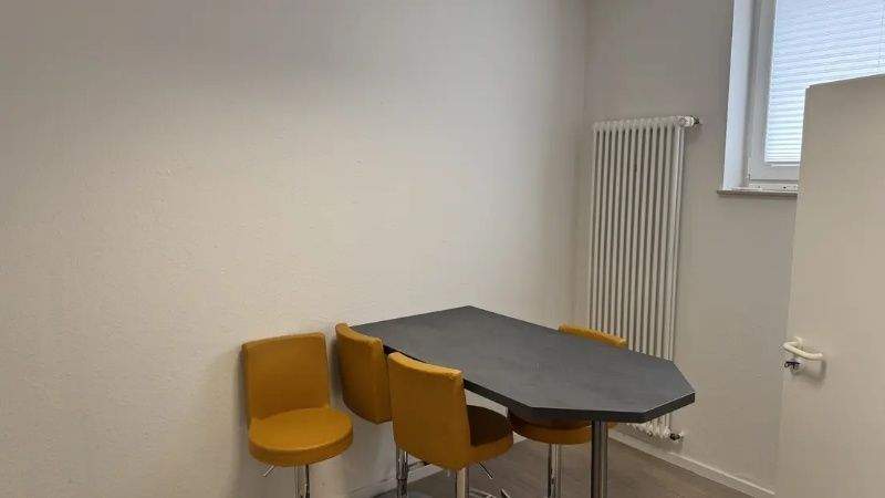 Gewerbeobjekt Paderborn Schloß Neuhaus - 8 Zimmer, 2.400&euro; | Angebot:25781126