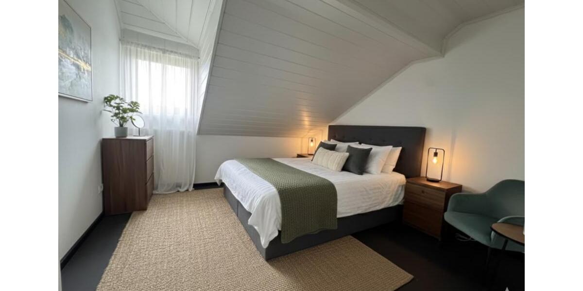 Dachgeschoßwohnung Delbrück - 4 Zimmer, 155 m&sup2;, 1.200&euro; | Angebot:26496379