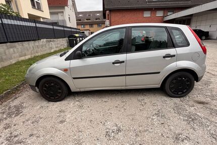 Ford Fiesta 185.728 km 800 &euro; Paderborn 33102