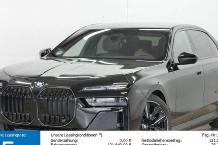 BMW i7 4.400 km 121.640 &euro; Paderborn 33100