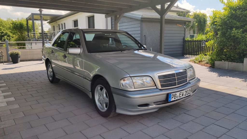 Mercedes-Benz C 180 198.626 km 7.800 &euro; Salzkotten 33154