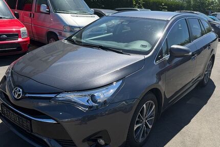 Toyota Avensis 150.000 km 9.499 &euro; Paderborn 33100