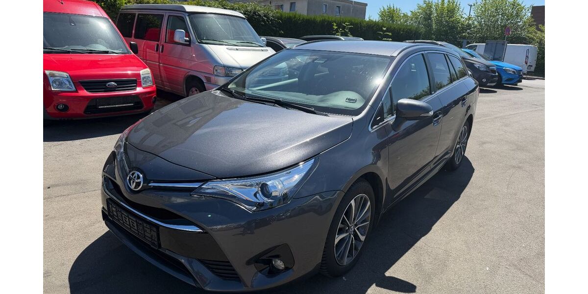 Toyota Avensis 150.000 km 9.499 &euro; Paderborn 33100