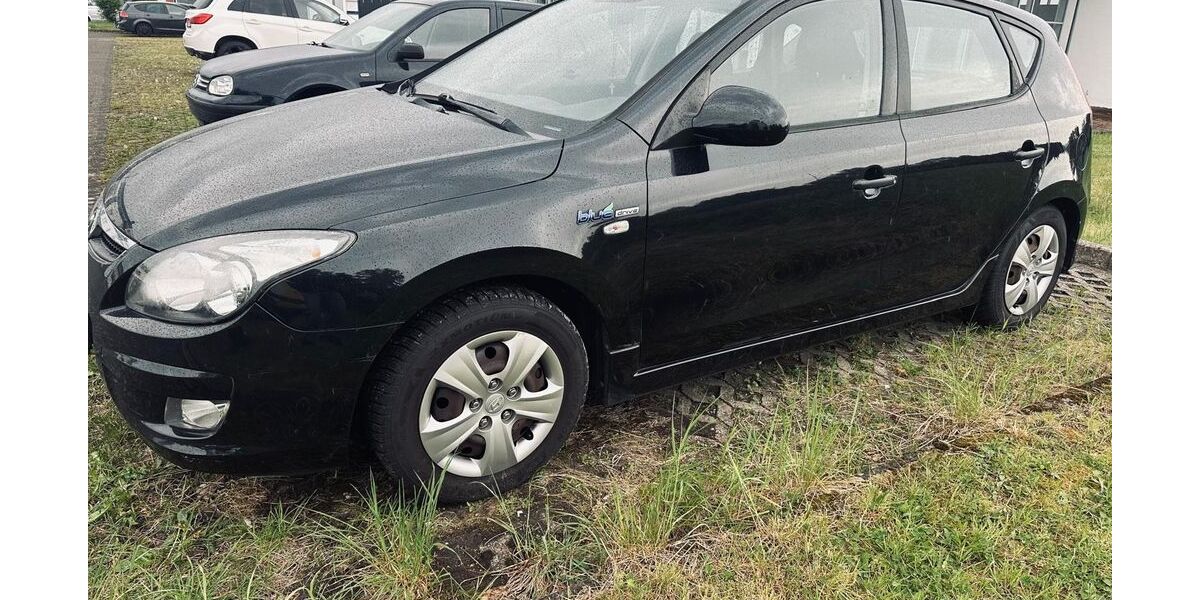 Hyundai i30 104.000 km 4.150 &euro; Paderborn 33102