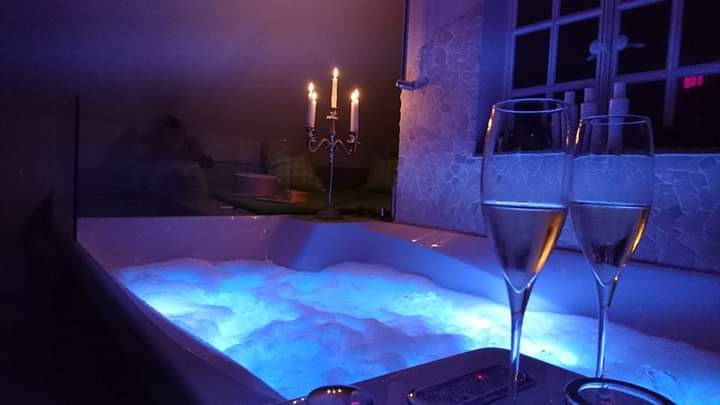 Exklusiv und außergewöhnlich: Anwesen direkt am Axtbach mit Beach und Erdmännchen (-gehege) - Anwesen Herzebrock-Clarholz Clarholz | Angebot:23407269