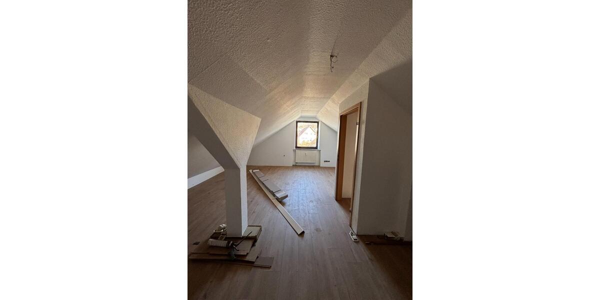 Etagenwohnung Bad Wünnenberg - 4 Zimmer, 110 m&sup2;, 990&euro; | Angebot:25305993