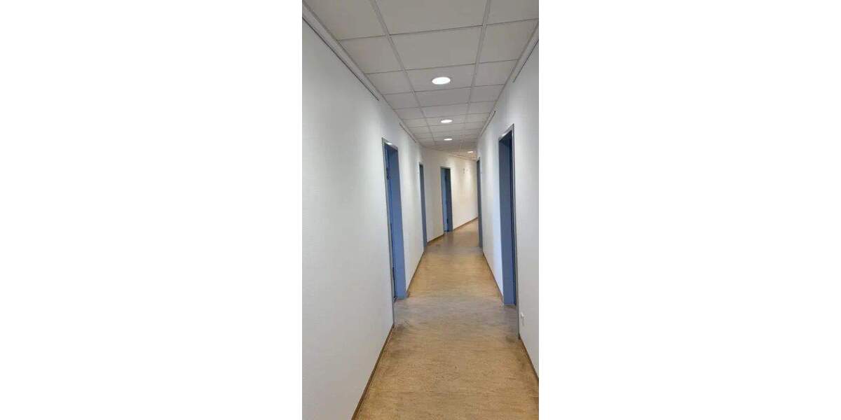 Gewerbeobjekt Paderborn Schloß Neuhaus - 8 Zimmer, 2.400&euro; | Angebot:25781126