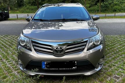 Toyota Avensis 154.000 km 12.599 &euro; Paderborn 33104