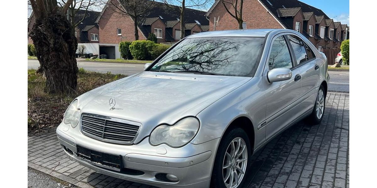 Mercedes-Benz C 240 144.784 km 4.490 &euro; Paderborn 33100