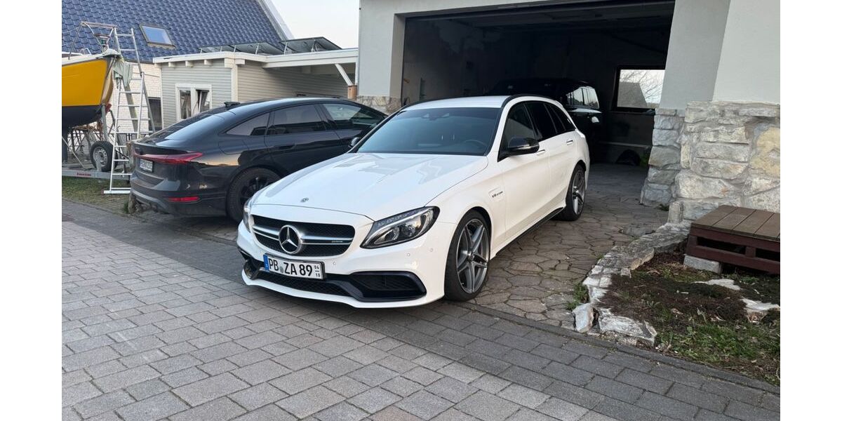 Mercedes-Benz C 63 AMG 95.000 km 34.500 &euro; Salzkotten 33154