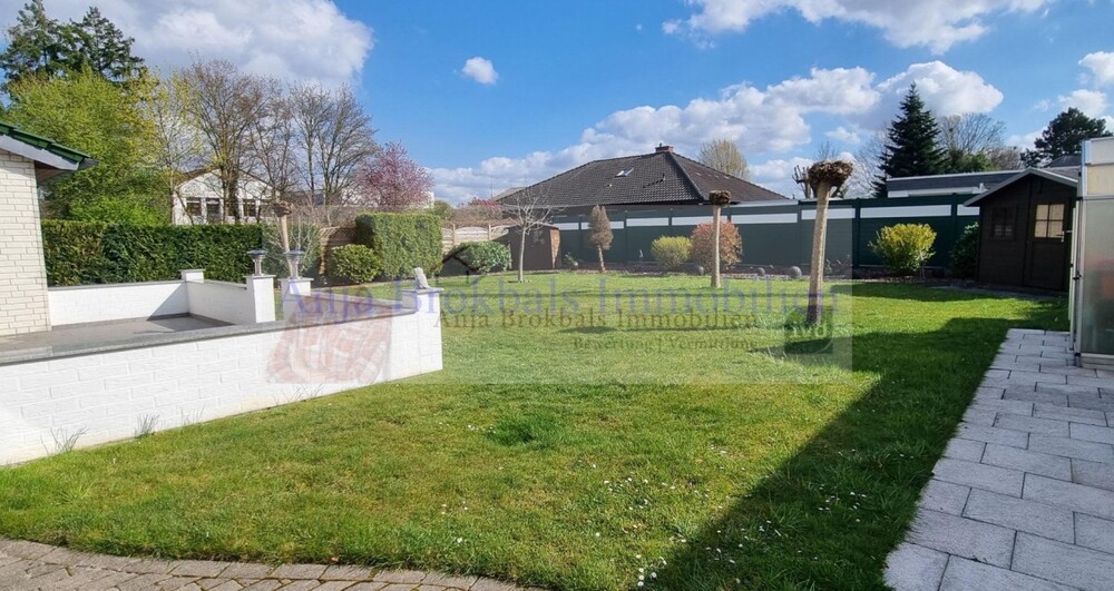 Ebenerdig, umfangreich modernisiert, TOP gepflegt, 2 Garagen - provisionsfrei für Käufer - Einfamilienhaus Rheda-Wiedenbrück Wiedenbrück | Angebot:26102822