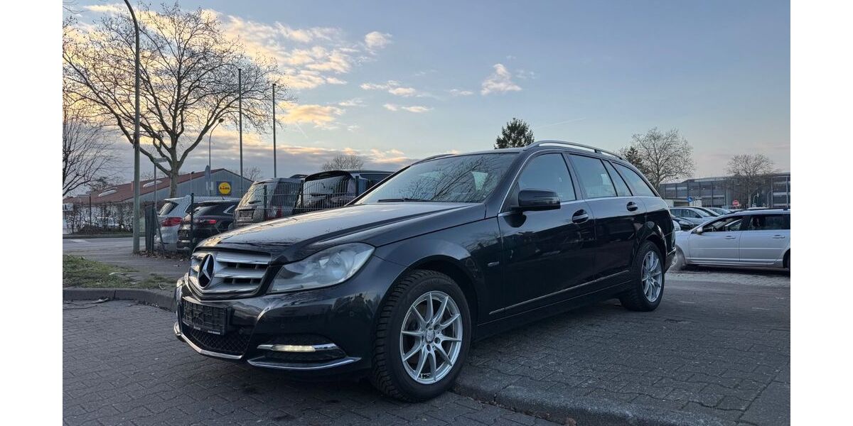 Mercedes-Benz C 180 215.370 km 4.690 &euro; Paderborn 33102