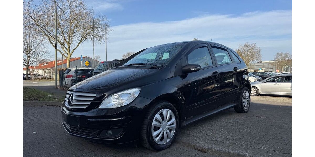 Mercedes-Benz B 180 272.330 km 990 &euro; Paderborn 33102