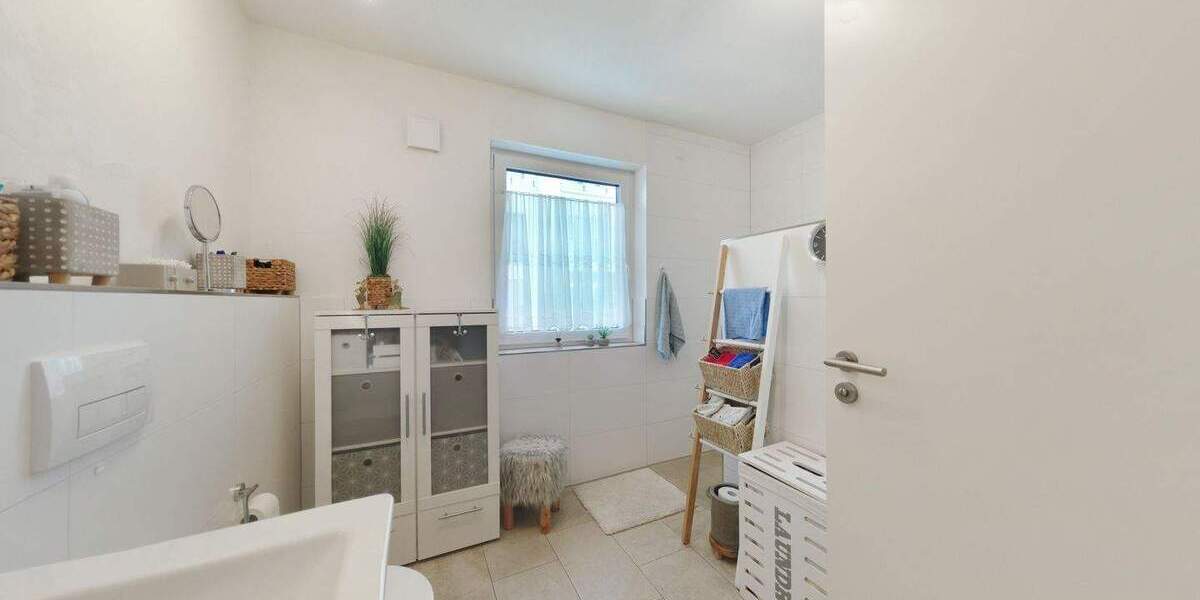 Etagenwohnung Paderborn Kernstadt - 3 Zimmer, 84 m&sup2;, 340.000&euro; | Angebot:25916324