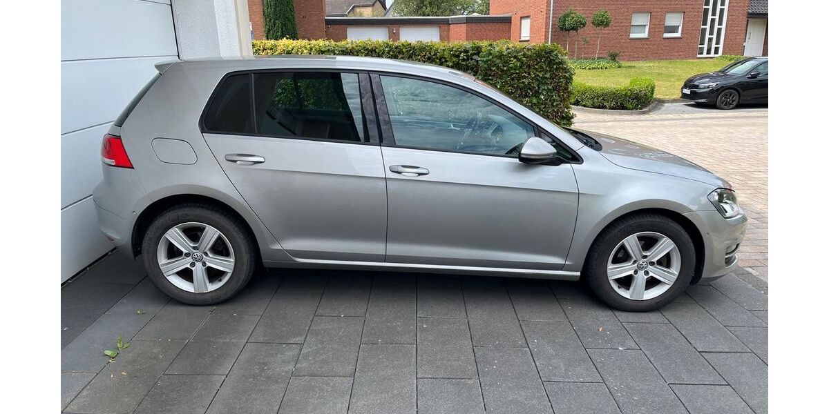 VW Golf 140.000 km 8.750 &euro; Paderborn 33106