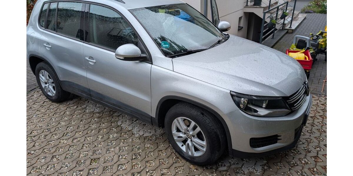 VW Tiguan 81.826 km 9.790 &euro; Borchen 33178