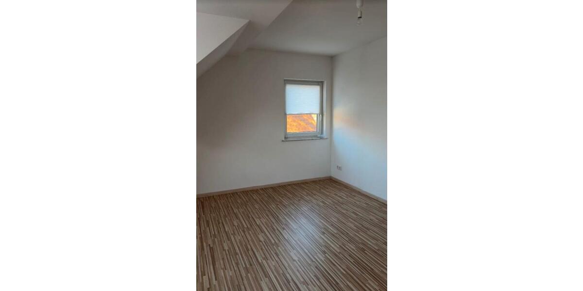 Dachgeschoßwohnung Gütersloh - 4 Zimmer, 120 m&sup2;, 900&euro; | Angebot:26689924