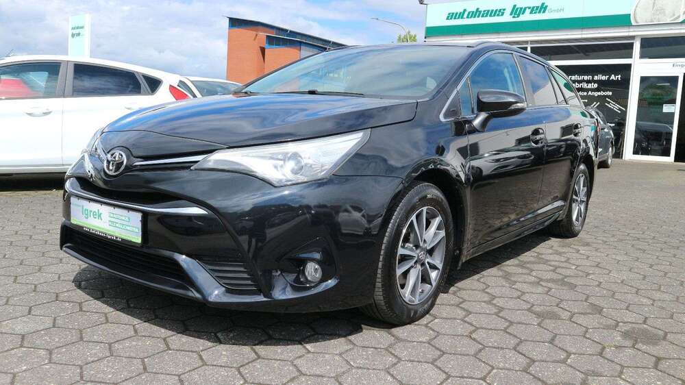 Toyota Avensis 128.319 km 15.990 &euro; Paderborn Schloß-Neuhaus 33104