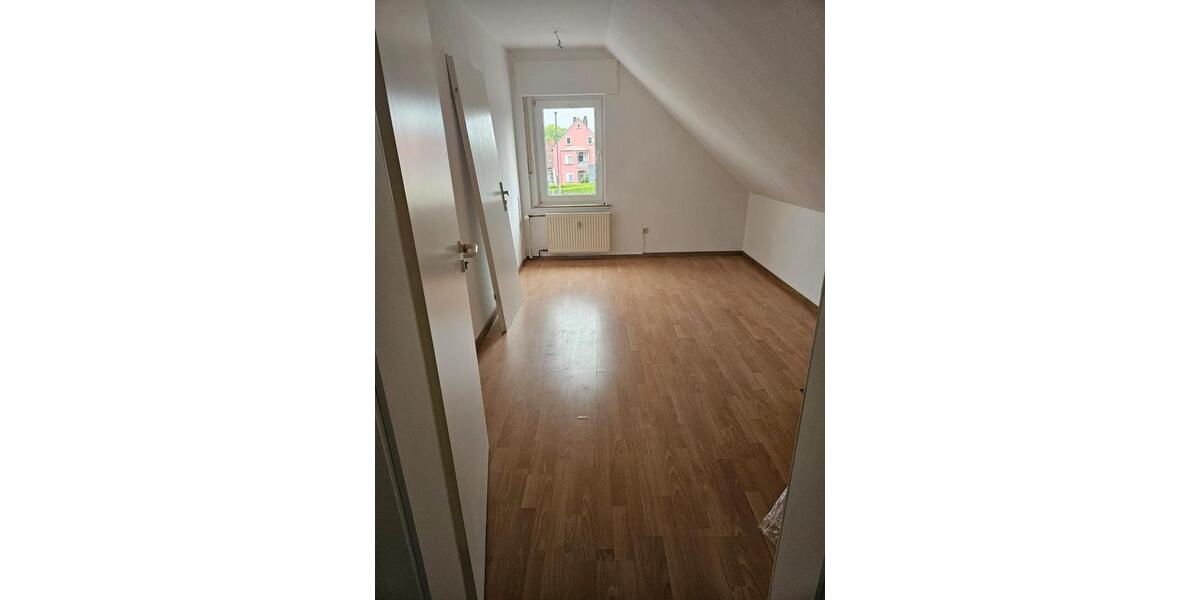 Dachgeschoßwohnung Gütersloh - 3 Zimmer, 79 m&sup2;, 750&euro; | Angebot:25443985