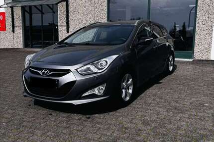 Hyundai i40 182.000 km 8.499 &euro; Paderborn 33102