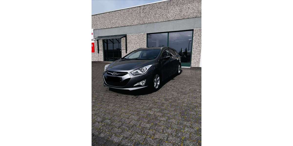 Hyundai i40 182.000 km 8.499 &euro; Paderborn 33102