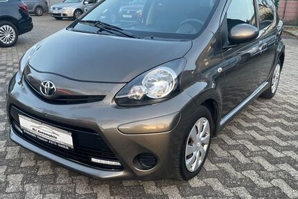 Toyota Aygo (X) 69.000 km 5.490 &euro; Paderborn 33102