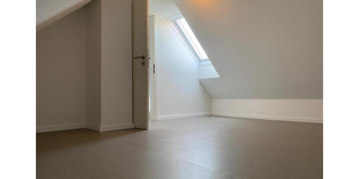 Dachgeschoßwohnung Paderborn - 2.5 Zimmer, 81 m&sup2;, 700&euro; | Angebot:25232962