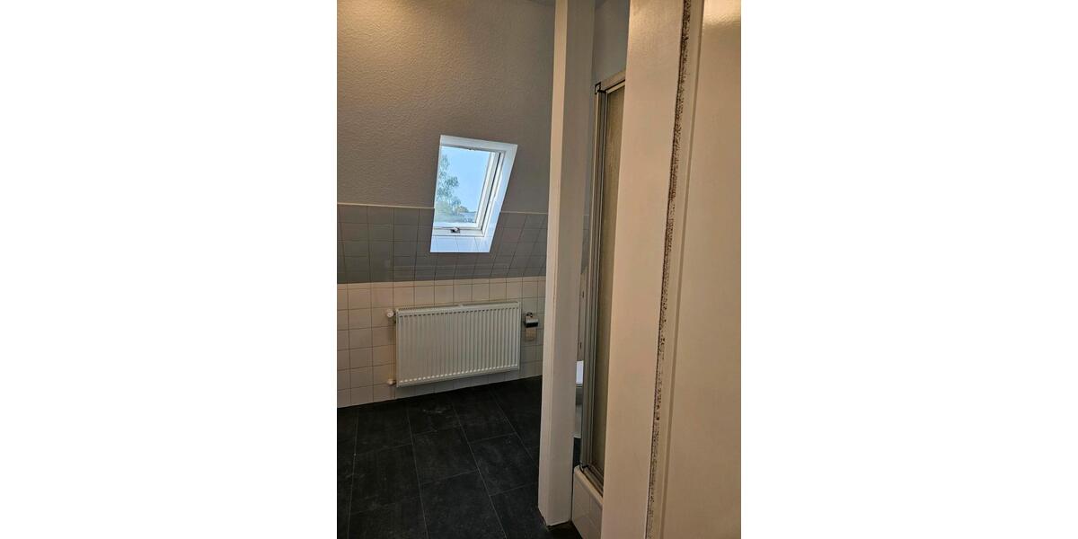 Dachgeschoßwohnung Gütersloh - 3 Zimmer, 45 m&sup2;, 590&euro; | Angebot:24454270