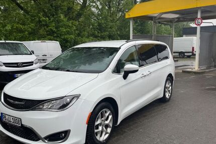 Chrysler Pacifica 136.000 km 18.999 &euro; Borchen 33178