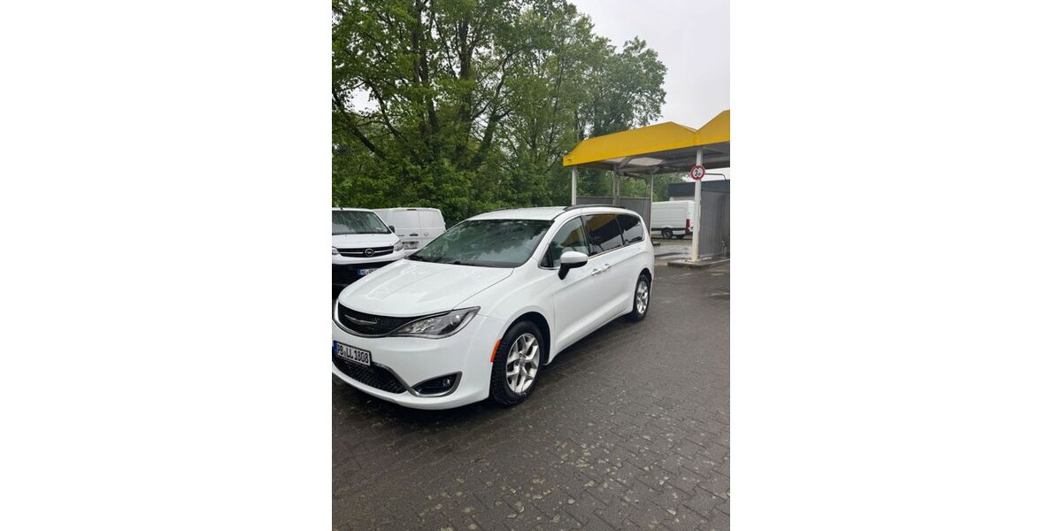 Chrysler Pacifica 136.000 km 18.999 &euro; Borchen 33178