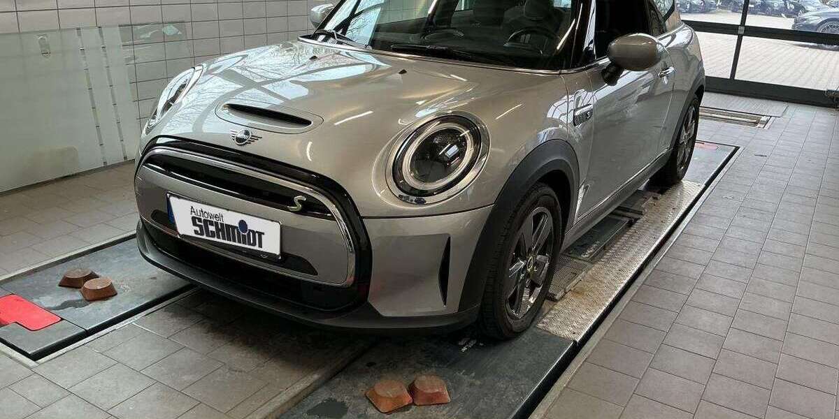 Mini Cooper 61.002 km 22.770 &euro; Soest 59494