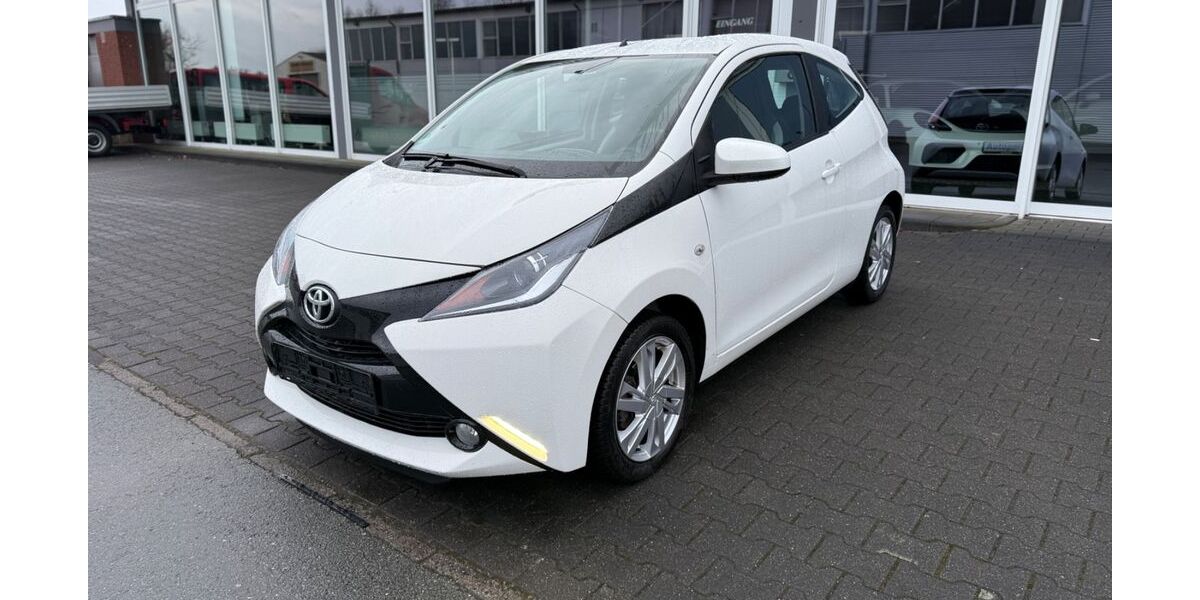 Toyota Aygo (X) 49.500 km 7.899 &euro; Gütersloh 33332