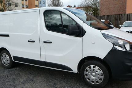 Opel Vivaro 96.000 km 9.999 &euro; Paderborn 33100