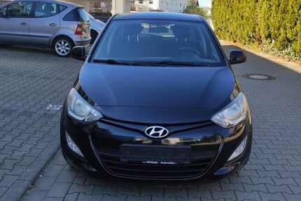 Hyundai i20 280.000 km 2.499 &euro; Paderborn 33102