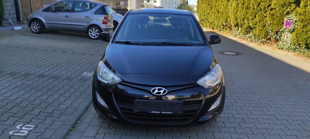 Hyundai i20 280.000 km 1.990 &euro; Paderborn 33102
