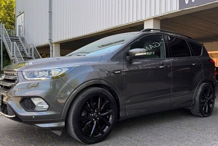 Ford Kuga 93.000 km 10.990 &euro; Paderborn 33102