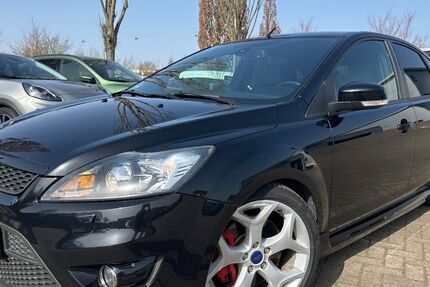 Ford Focus 141.000 km 10.599 &euro; Paderborn 33102