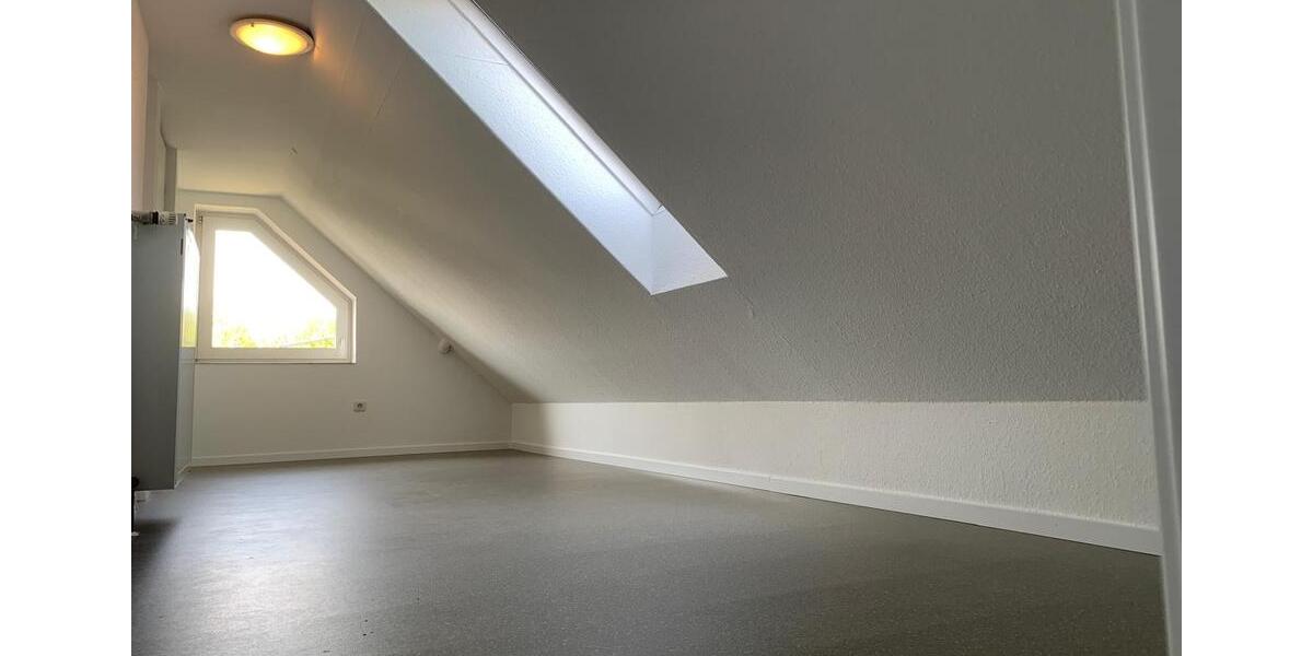 Dachgeschoßwohnung Paderborn - 2.5 Zimmer, 81 m&sup2;, 700&euro; | Angebot:25232962