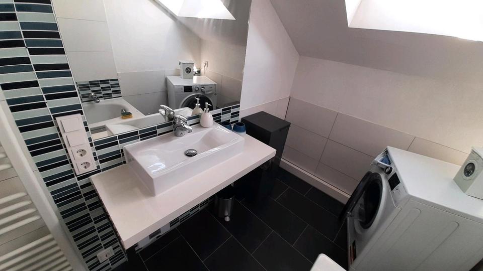 Dachgeschoßwohnung Lippstadt Overhagen - 3 Zimmer, 82 m&sup2;, 986&euro; | Angebot:25968672