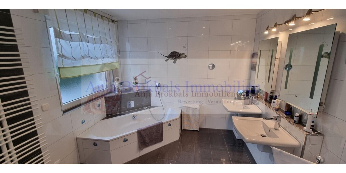 Ebenerdig, umfangreich modernisiert, TOP gepflegt, 2 Garagen - provisionsfrei für Käufer - Einfamilienhaus Rheda-Wiedenbrück Wiedenbrück | Angebot:26102822