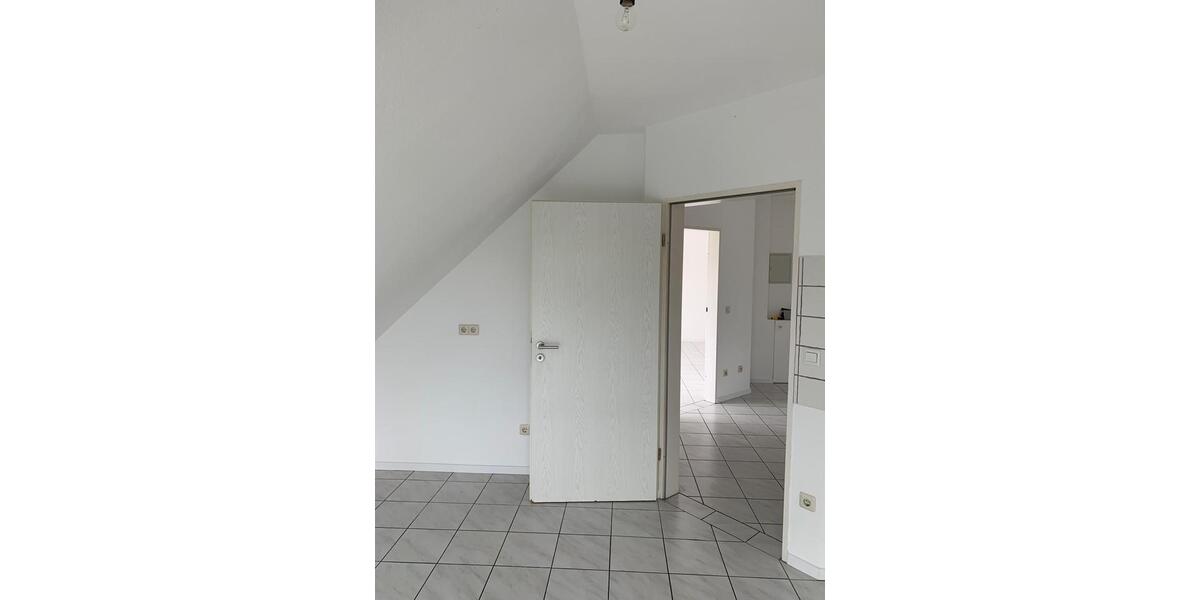 Dachgeschoßwohnung Paderborn - 2.5 Zimmer, 81 m&sup2;, 700&euro; | Angebot:25232962