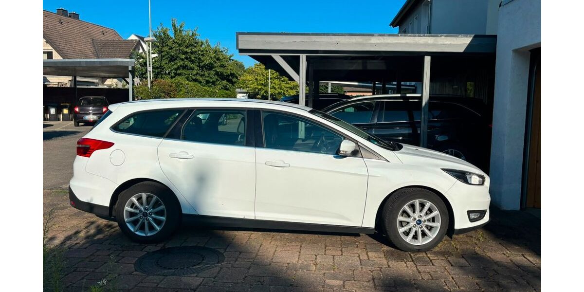 Ford Focus 161.000 km 5.999 &euro; Paderborn 33100