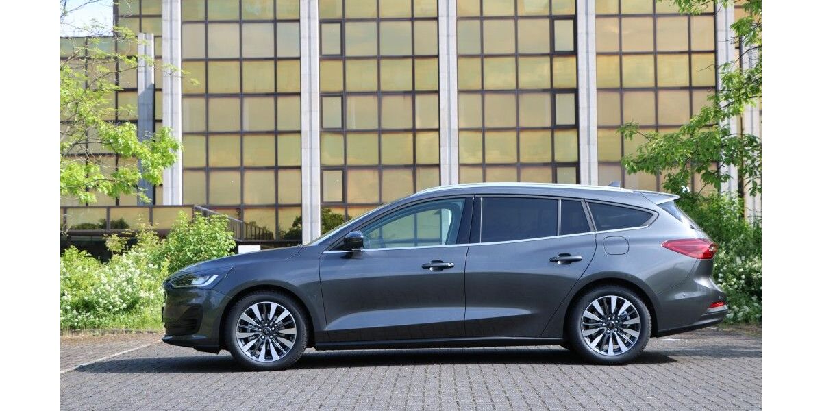 Ford Focus 49.500 km 19.990 &euro; Paderborn 33102